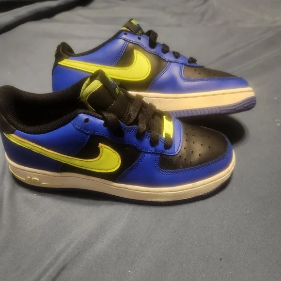 Nike Kids Sneakers - Blue, Black, and Neon Yellow - Picture 3 of 6
